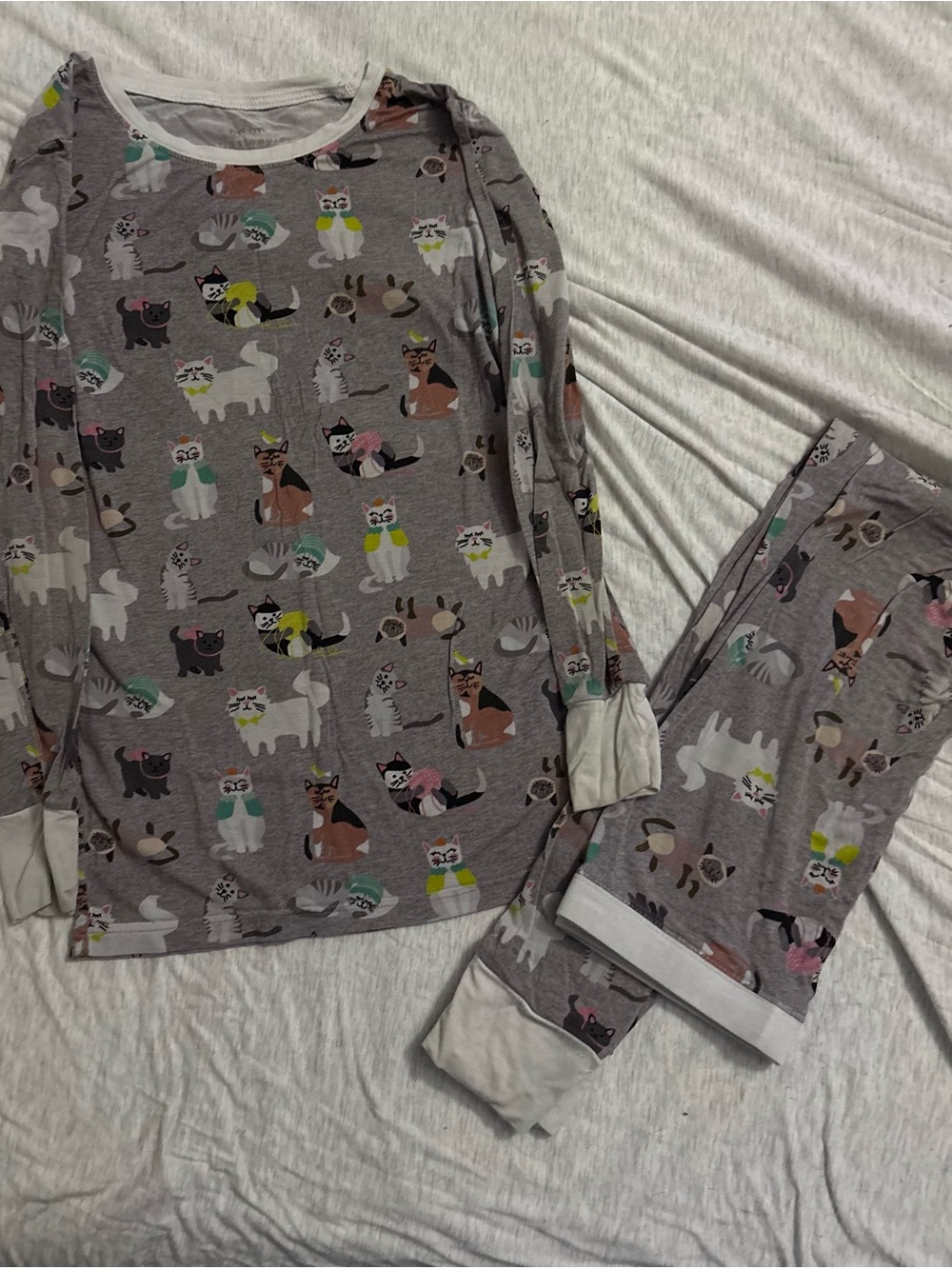 Little sleepy, cozy cats Print Pajama Set -Long Sleeve & Pants
